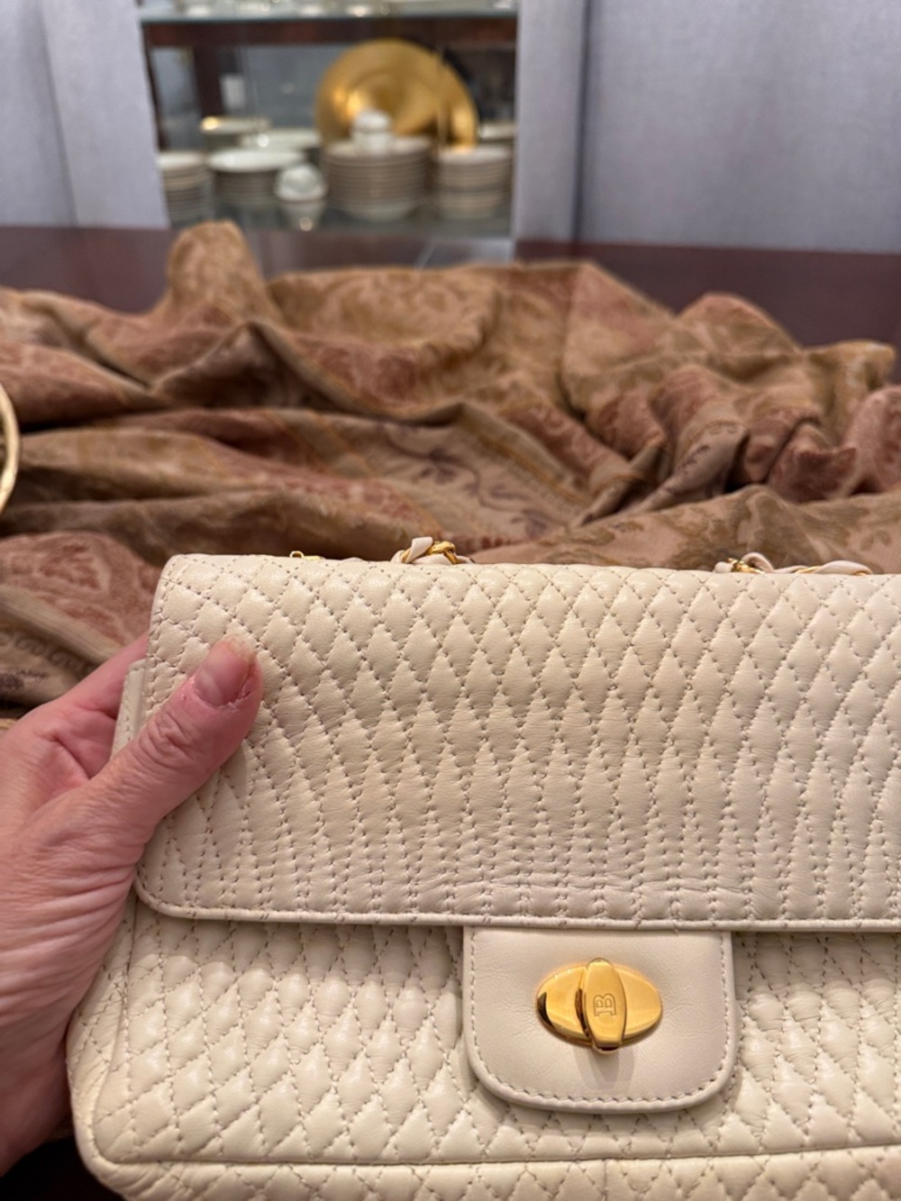 Bali Classic Quilted Cream Shoulder Bag with Gold Chain - Picture 5 of 11